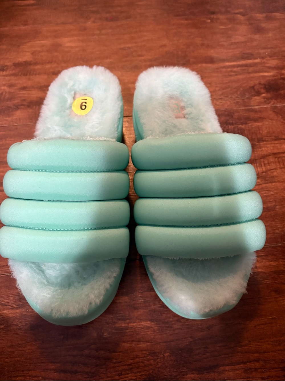 UGG Women’s Maxi Slides